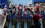 Idiih..Kutang Bergelantungan di Kemendagri