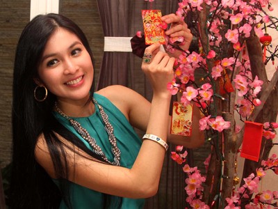 Perayaan Imlek ala Sandra Dewi