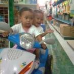 Kembar Lita dan Lina, 1,11 Tahun; Perempuan; f