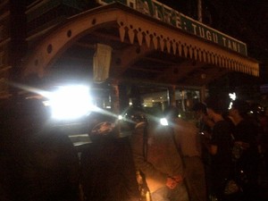 Lilin, Bunga, Hingga Baju Timnas Hiasi TKP Tabrakan Maut