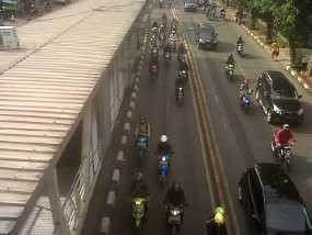 Ngebut, Motor Kecelakaan Beruntun di Busway Buncit