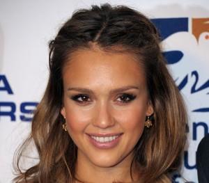 Jessica Alba Jual Popok Bayi Ramah Lingkungan