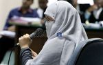 Tampil Bercadar, Yulianis Bersaksi untuk Nazaruddin