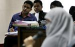 Tampil Bercadar, Yulianis Bersaksi untuk Nazaruddin