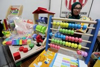 Temuan YLKI tersebut membuktikan secara ilmiah rumor selama ini bahwa sebagian mainan anak berbahaya untuk kesehatan. Mainan itu mengandung logam berbahaya yang terdapat pada mainan anak yaitu timbal (Pb), merkuri (Hg), cadmium (Cd), dan chromim (Cr).