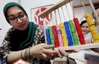 Logam berbahaya itu mengakibatkan kecerdasan anak menurun, lumpuh, kanker hingga kematian. Itulah yang dialami anak jika terkontaminasi mainan pendidikan yang mengandung zat-zat berbahaya seperti merkuri dan timbal.
