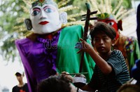 Grup ondel-ondel mereka bernama Grup Firly yang berdomisili di sekitar kawasan Pasar Senen Jakarta Pusat.