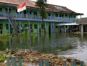 Banjir Masih Menggenangi 9 Desa di Lamongan
