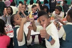 Wah! Ribuan Anak SD di Washington DC Serbu Nasi Uduk & Sate Ayam