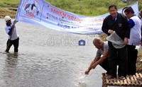 Selama di Indramayu, Anas juga akan dinobatkan sebagai Bapak Angkat Nelayan.
