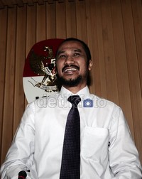 KPK yakin memiliki bukti kuat bahwa mantan Deputi Gubernur Senior BI itu terlibat kasus cek pelawat. Ramses/detikcom.