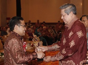 Diminta Presiden Urus Demo Buruh, Menakertrans Batal Kunker di Surabaya 