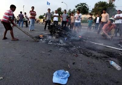 Motor Buruh Dibakar Warga