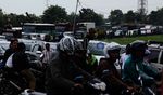 Buruh Blokir Jalan,Tol Cikampek Macet Total
