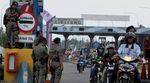 Buruh Blokir Jalan,Tol Cikampek Macet Total