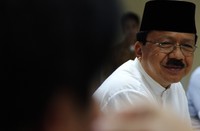 Warga detikers pun memanfaatkan moment ini untuk curhat seputar presoalan ibu kota Jakarta dengan mengirimkan pertanyaan lewat detikForum selama kurang lebih 1 jam Pria berkumis yang akrab disapa bang Foke ini akan menjawabnya secara langsung.