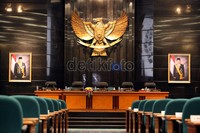 Ruang rapat paripurna pun direnovasi dengan anggaran Rp18 miliar.
