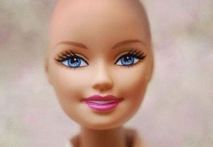 Anak-anak Kanker Minta Ada Boneka Barbie Botak yang Cantik