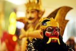 Gatotkaca Sapa Pengunjung Mal
