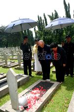 Lee Khoon Choy Ziarah ke TMP Kalibata