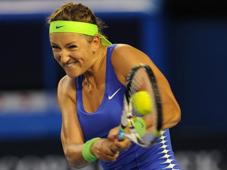 Kalahkan Sharapova, Azarenka Juara