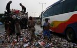 Disenggol Bus, Truk Sampah Terguling di Tol