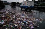 Disenggol Bus, Truk Sampah Terguling di Tol