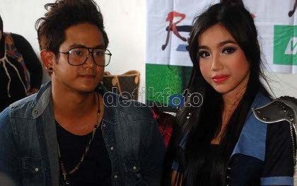 Dwi Andhika Jatuh Cinta dengan Model Seksi Vietnam