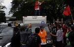 Mahasiswa Sandera Mobil Box