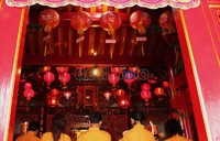Ritual melepas burung selalu dilakukan warga Tionghoa sebelum purnama di bulan pertama (cap go meh) tiba.