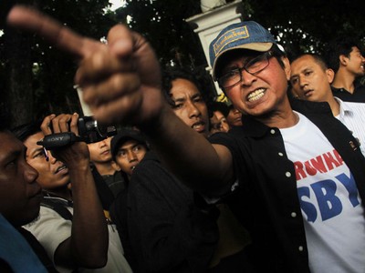 Pong Harjatmo Ribut Dengan Mahasiswa