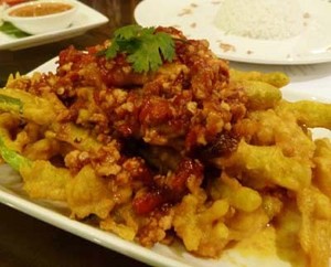 Mampir Makan-makan di Rumah Ny. Kwok