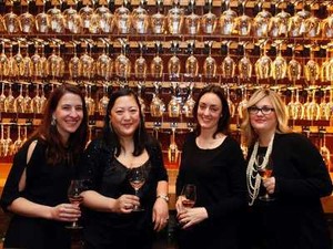 Kaum Wanita New York Mulai Membuka Wine Bar