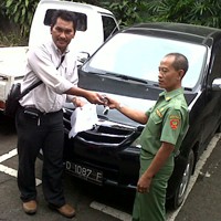 Tersangka Korupsi Bansos Kota Bandung Kembalikan Mobil Dinas