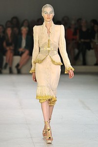 Alexander McQueen, Spring/Summer 2012. Paris Fashion Week 2012. [Foto: Pascal Le Segretain/Getty Images]