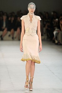 Alexander McQueen, Spring/Summer 2012. Paris Fashion Week 2012. [Foto: Pascal Le Segretain/Getty Images]