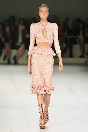 Alexander McQueen, Spring/Summer 2012. Paris Fashion Week 2012. [Foto: Pascal Le Segretain/Getty Images]
