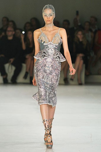 Alexander McQueen, Spring/Summer 2012. Paris Fashion Week 2012. [Foto: Pascal Le Segretain/Getty Images]