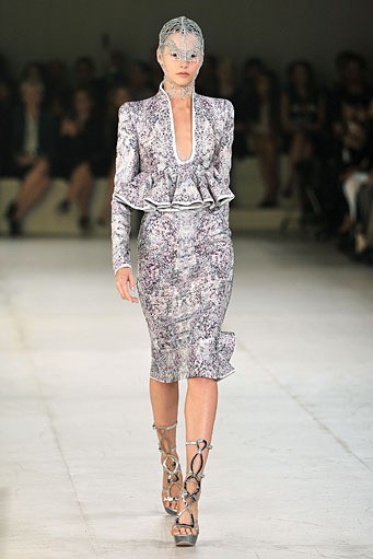 Alexander McQueen, Spring/Summer 2012. Paris Fashion Week 2012. [Foto: Pascal Le Segretain/Getty Images]