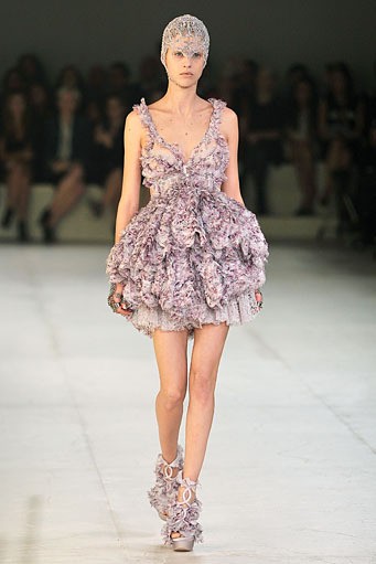Alexander McQueen, Spring/Summer 2012. Paris Fashion Week 2012. [Foto: Pascal Le Segretain/Getty Images]