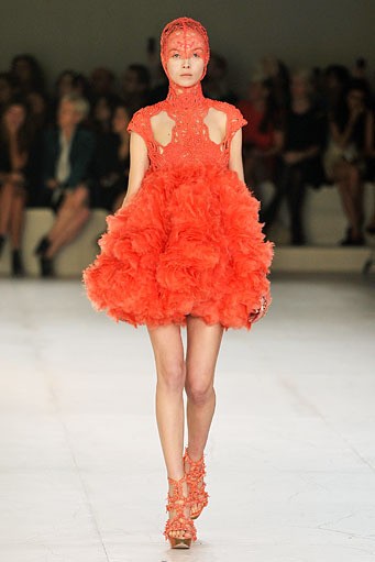 Alexander McQueen, Spring/Summer 2012. Paris Fashion Week 2012. [Foto: Pascal Le Segretain/Getty Images]