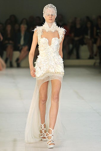 Alexander McQueen, Spring/Summer 2012. Paris Fashion Week 2012. [Foto: Pascal Le Segretain/Getty Images]