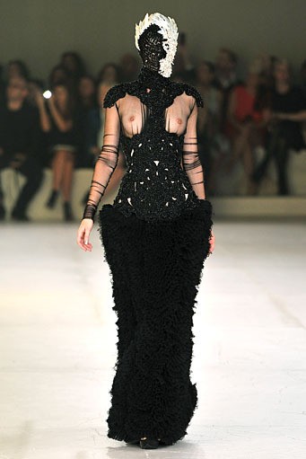 Alexander McQueen, Spring/Summer 2012. Paris Fashion Week 2012. [Foto: Pascal Le Segretain/Getty Images]