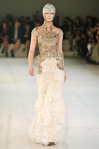 Alexander McQueen, Spring/Summer 2012. Paris Fashion Week 2012. [Foto: Pascal Le Segretain/Getty Images]