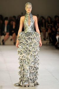 Alexander McQueen, Spring/Summer 2012. Paris Fashion Week 2012. [Foto: Pascal Le Segretain/Getty Images]