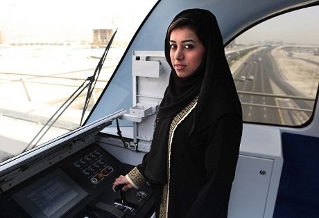 Wow! Mariam Al Safar Jadi Masinis Wanita Pertama di Timur Tengah