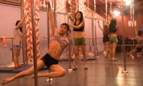 Wah! Polisi China Beralih Profesi Jadi Penari