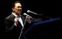 Menurut Anwar, korupsi di Malaysia lebih canggih, sedangkan di Indonesia terang-terangan.