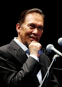 Menurut Anwar, ketidakterlihatan korupsi itu karena negaranya bekas jajahan Inggris. Seperti diketahui, Inggris adalah negara yang sudah canggih sehingga hal itu diadopsi Malaysia untuk untuk melancarkan korupsi.