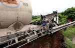 Truk Molen Terguling, Tol JORR Merayap